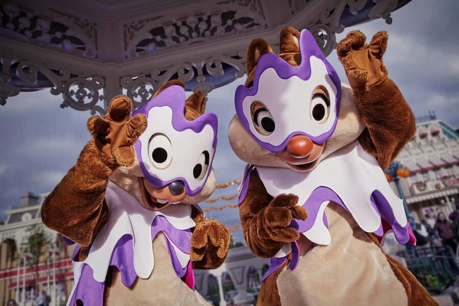 Paris: Disneyland Paris Ticket with Transfer - Characters and princess magic: what’s included, and what you might need to book