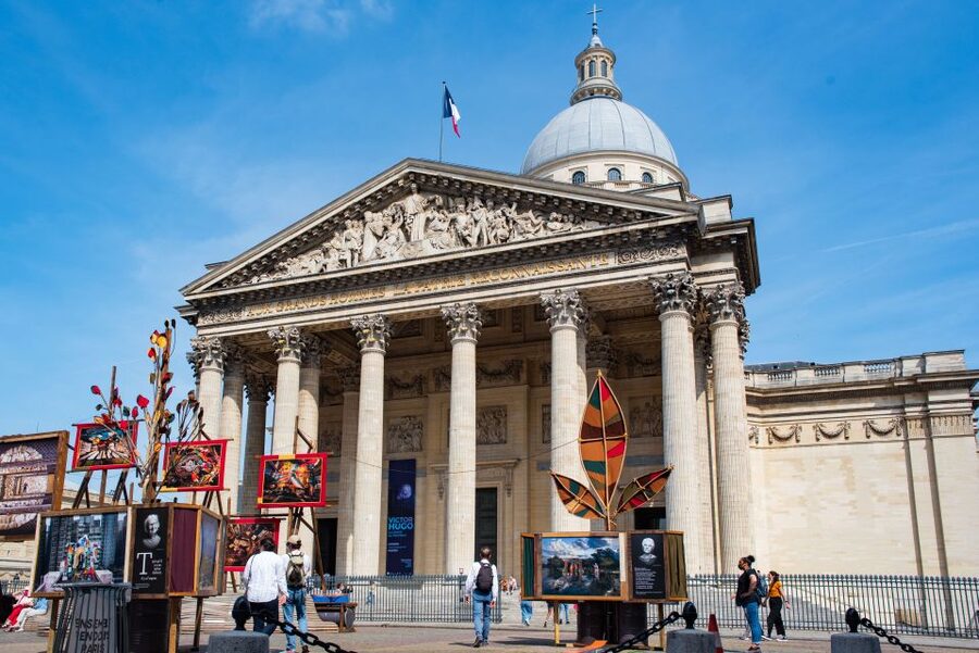 Paris: E-bike tour - Monumental and Hidden Paris - What to bring so the ride stays fun