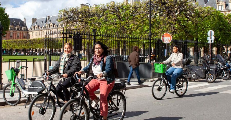 Paris: E-bike tour - Monumental and Hidden Paris - Louvre to Place Vendôme: the classic Paris highlights in short, guided hits