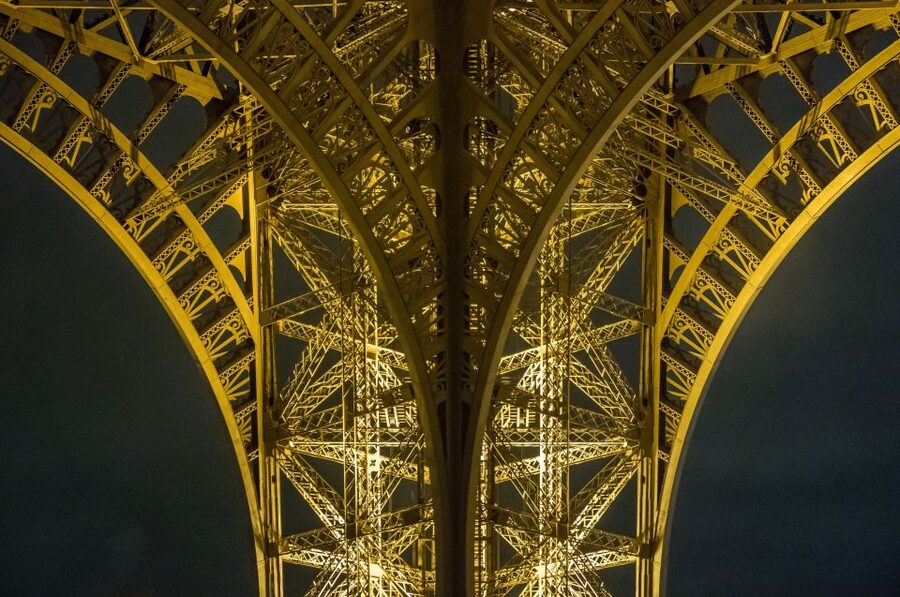Paris: Early Dinner at Madame Brasserie in the Eiffel Tower - The dining room and view reality: Cœur Brasserie vs Seine View
