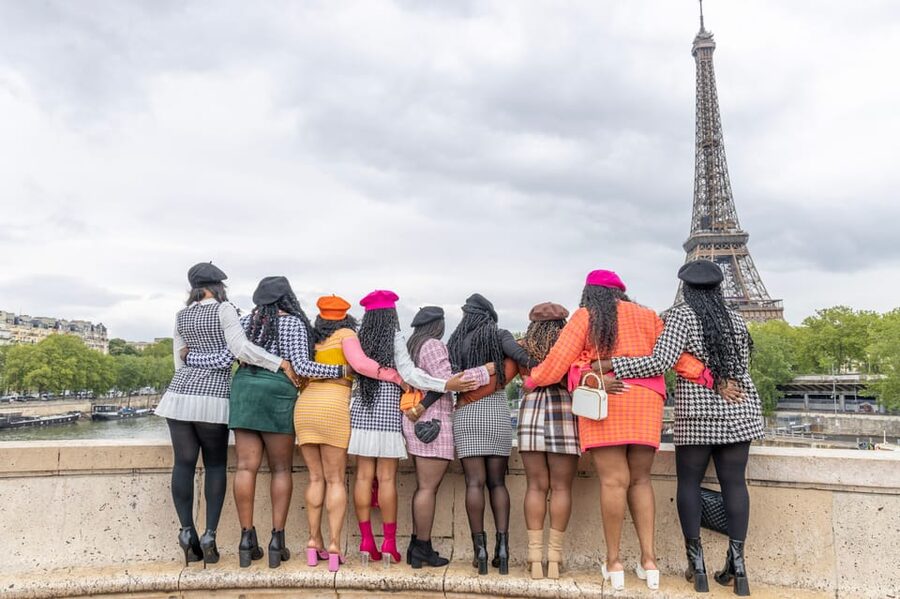Paris: Eiffel Area Private Photoshoot - Pont de Bir-Hakeim: Where Eiffel Looks Cinematic