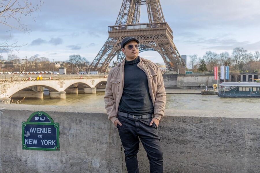 Paris: Eiffel Area Private Photoshoot - Photo Delivery: Fast Links and Light Editing (With Limits)