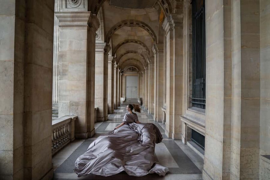 Paris: Eiffel Tower Flying-Dress Photoshoot jonadress - Should you book the jonadress Eiffel Tower flying-dress photoshoot?