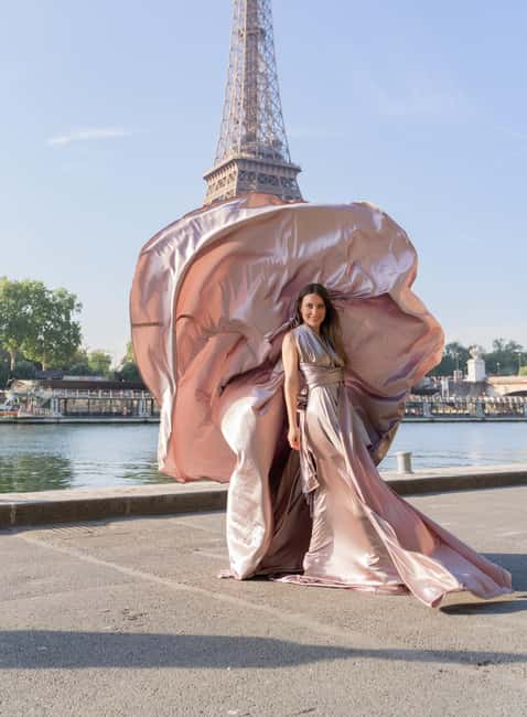 Paris: Eiffel Tower Flying-Dress Photoshoot jonadress - Trocadéro to the Seine, then back again: the route for iconic Paris photos
