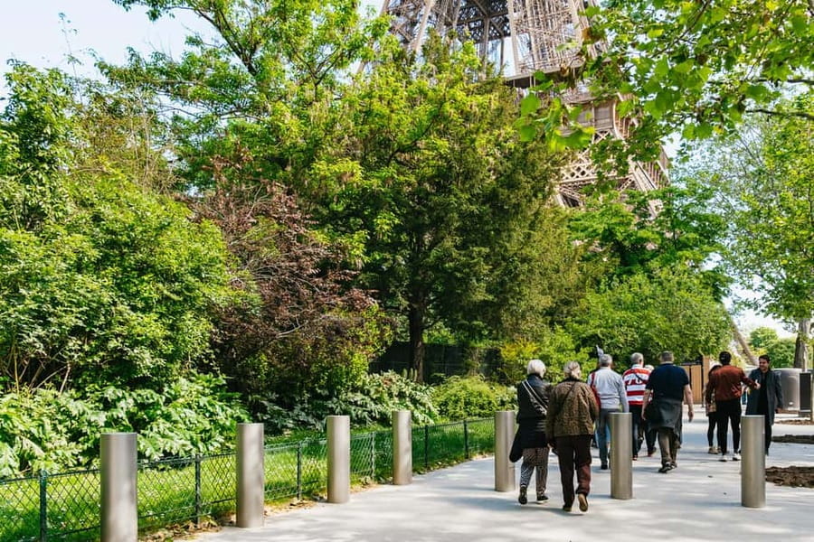 Paris: Eiffel Tower Fully Guided Tour with Summit Option - Who this tour fits best