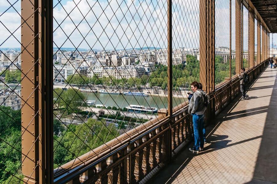 Paris: Eiffel Tower Fully Guided Tour with Summit Option - The guided 2nd-floor portion: elevators, history, and crisp sightlines