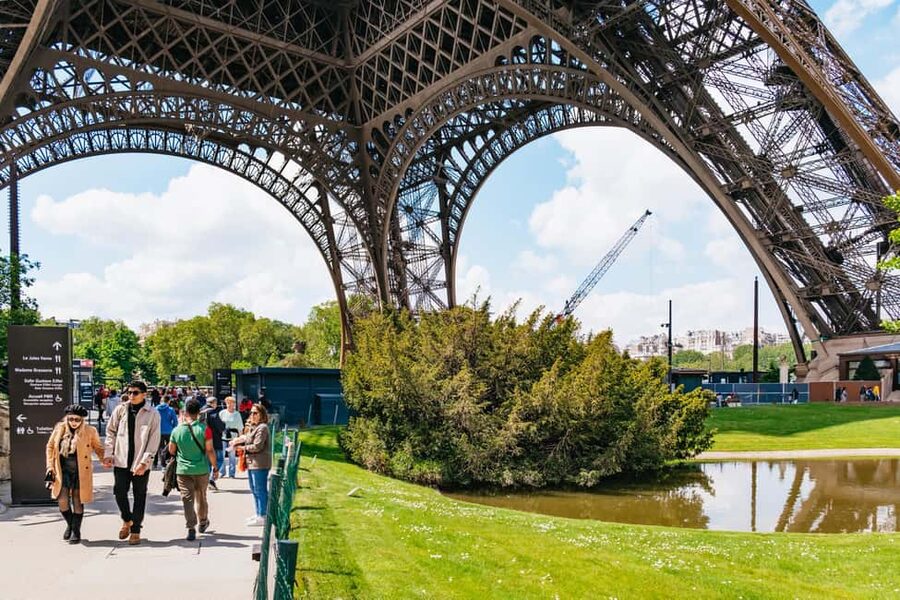 Paris: Eiffel Tower Fully Guided Tour with Summit Option - Price and value: what $44 buys you, and when the summit is worth it