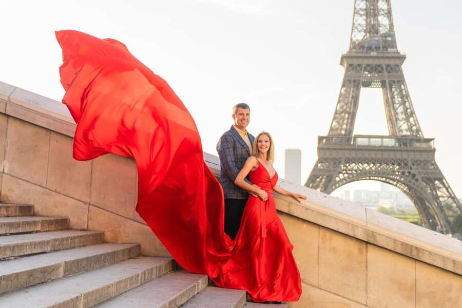 Paris: Eiffel Tower Glamor Photoshoot with Dress Options - Key things that make this Paris photoshoot different