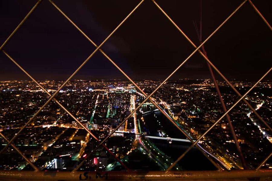 Paris: Eiffel Tower Guided Tour|Summit & second floor access - Photo tips that actually help at the Eiffel Tower