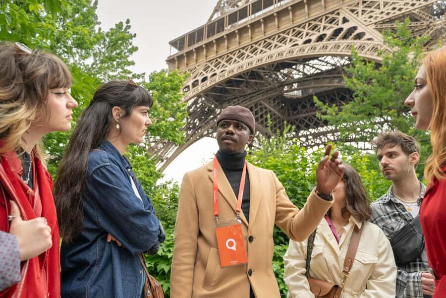 Paris: Eiffel Tower Guided Tour with Summit Access - Key things to know before you go