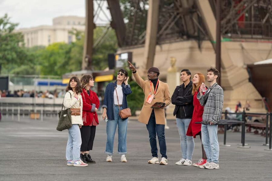 Paris: Eiffel Tower Guided Tour with Summit Access - What the 1.5 hours really covers (and what to expect in real time)