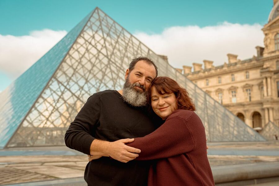Paris: Eiffel Tower & Louvre Private Photoshoot - How the Photographer Turns Chaos Into Clean Photos
