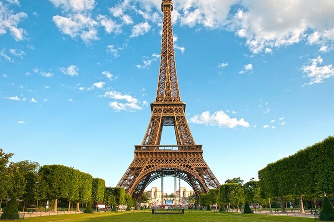 Paris Eiffel Tower, Notre Dame, Louvre and Montmartre Guided Tour - Ile de la Cité and Notre-Dame From the Outside: Still Worth Your Time