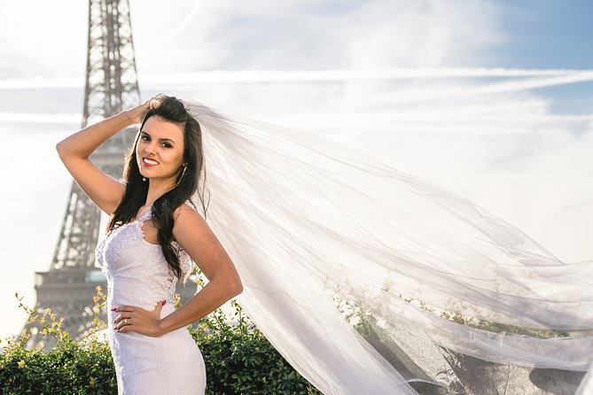 Paris Eiffel Tower Photoshoot Professional Photographer Private - Who this Eiffel Tower photoshoot is best for
