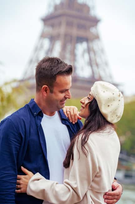Paris: Eiffel Tower Photoshoot with a Professional - Moving around the Eiffel Tower for real photo variety
