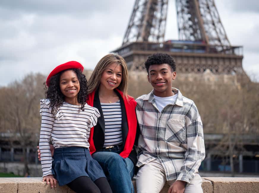 Paris: Eiffel Tower Private Photoshoot Experience - Private gallery delivery: when you’ll get your photos