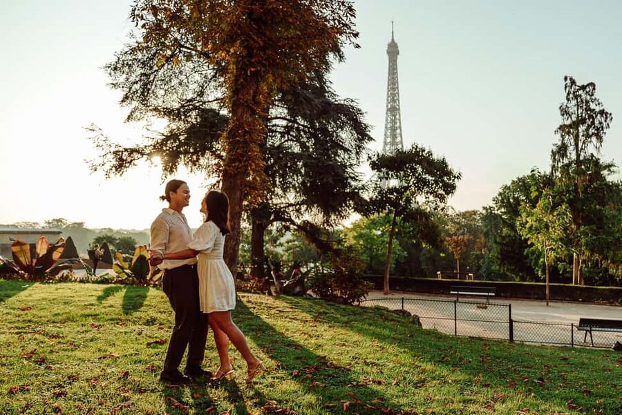 Paris: Eiffel Tower Street Photoshoot - What to bring, what to skip, and how to get your best shots