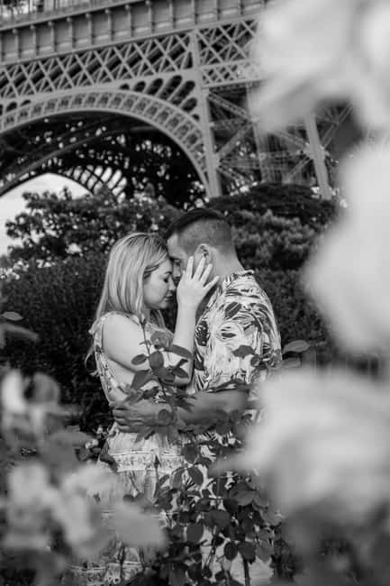 Paris: Eiffel Tower Street Photoshoot - Who this Eiffel Tower street photoshoot is best for