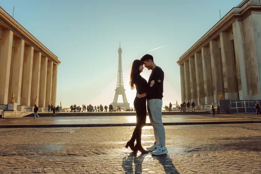 Paris: Eiffel Tower Street Photoshoot - How long you book changes the whole feel of the session (15 minutes vs 2 hours)