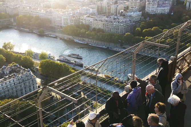 Paris: Eiffel Tower Summit Access - The Live English Commentary: What the Guides Add (and What Might Not)