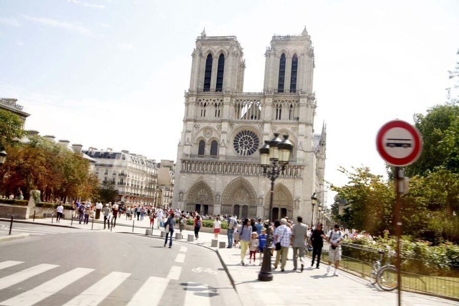 Paris: Eiffel Tower Tickets and City Bus Tour - Audio commentary, 3D reconstructions, and the little treasure hunt