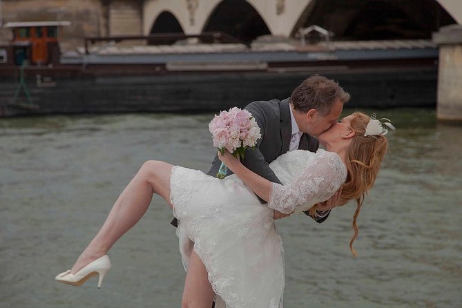 Paris Eiffel Tower Wedding Vows Renewal Ceremony with Photo Shoot - Who this Paris Eiffel Tower vow renewal is best for