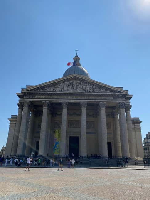 Paris: Emily Filming Locations Walking Tour - Selfies and smart photo habits at bridges and theaters