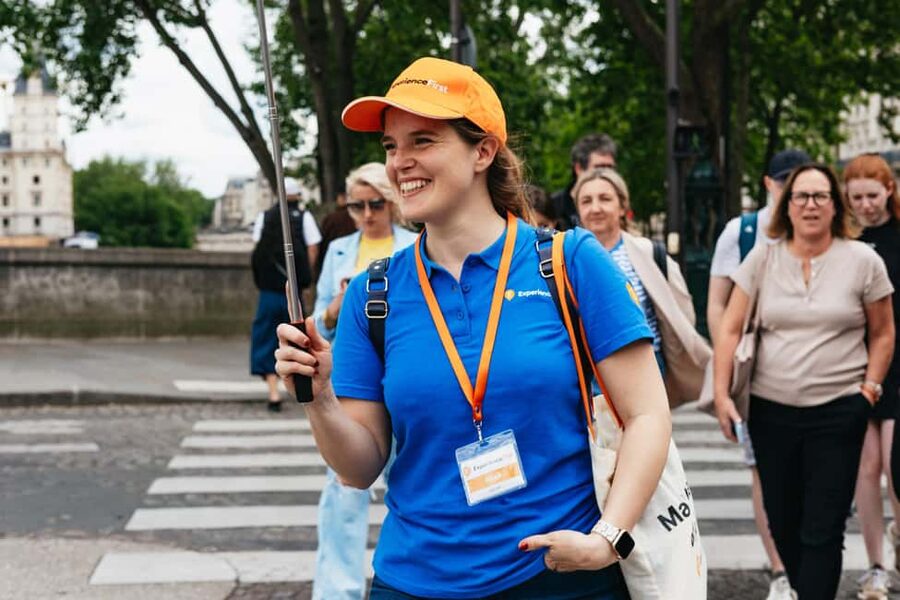 Paris: Emily TV Show Locations Guided Walking Tour - Palais-Royal Garden and Colonnes de Buren: The Moment That Feels Like a Breath
