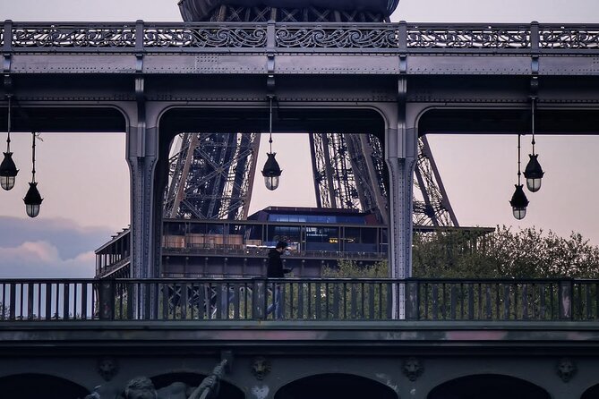 Paris en Scene 3 Course Seine River Dinner Cruise - The night route you’ll actually see, from Île aux Cygnes to the Eiffel Tower