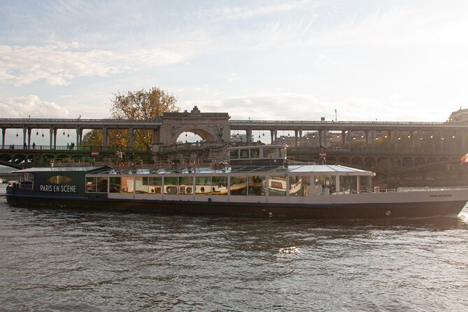 Paris en Scene 3 Course Seine River Dinner Cruise - Notre-Dame, Île de la Cité, and Île Saint-Louis: view tips that are worth knowing