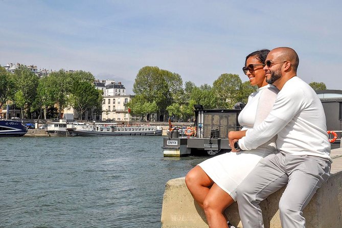 Paris Engagement Proposal Private Walking Tour with Professional Photographer - Meeting at Comédie Française: starting strong and staying hidden
