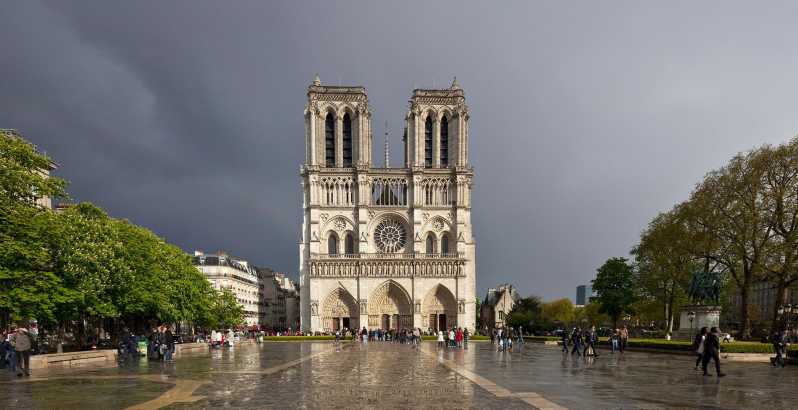 Paris: Eternal Notre-Dame VR Experience Ticket - A 3D Time Machine for Notre-Dame’s Big Eras
