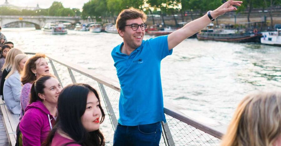 Paris: Evening Bike and Boat Tour - Cycling Notre-Dame lights to the Louvre area without feeling rushed