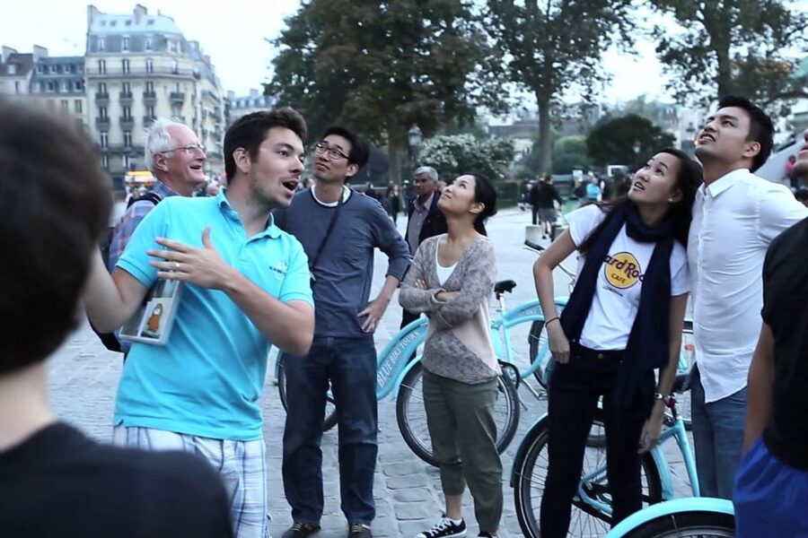 Paris: Evening Bike and Boat Tour - One-hour Seine boat cruise: the perfect calm down after the ride