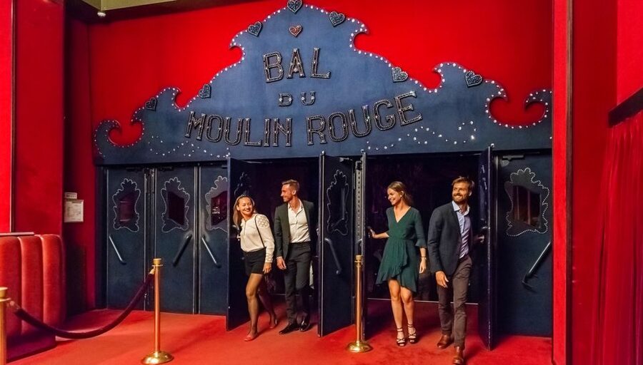 Paris: Evening Sightseeing Tour and Moulin Rouge Show - Key things that make this night combo work