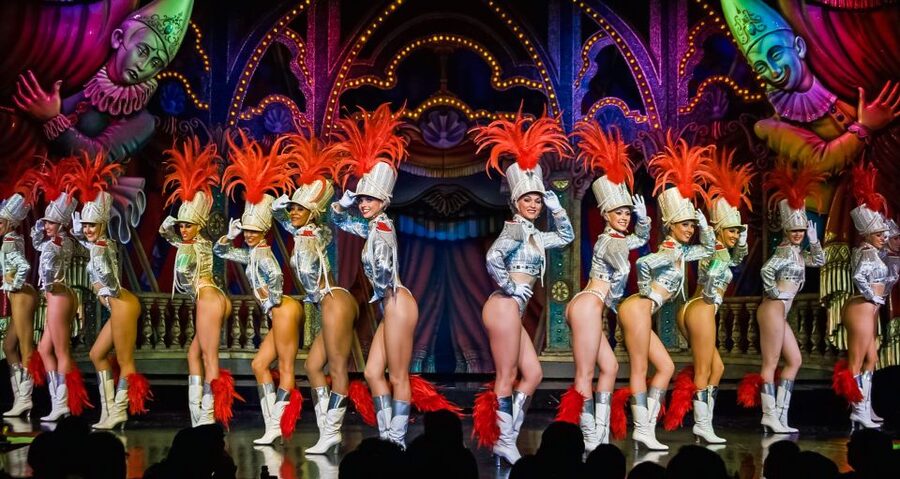 Paris: Evening Sightseeing Tour and Moulin Rouge Show - Féérie at Moulin Rouge: Doris Girls, 1,000 costumes, and champagne