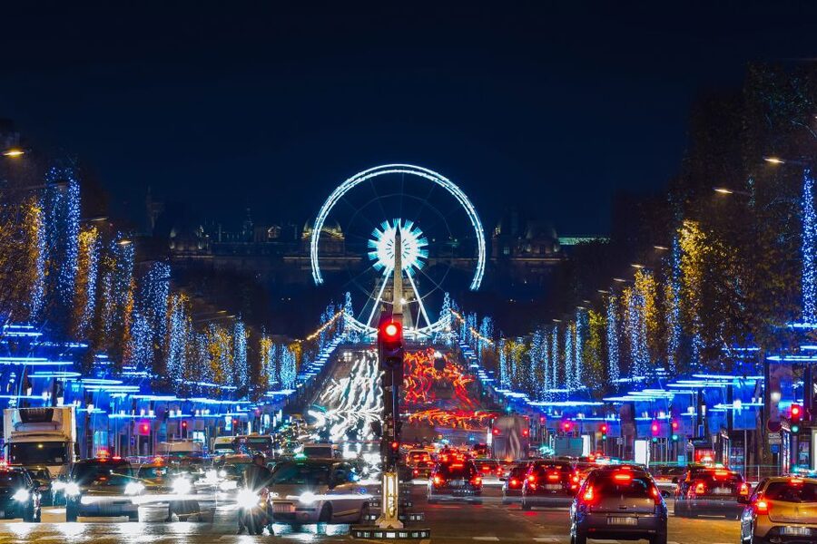 Paris: Evening Sightseeing Tour and Moulin Rouge Show - Seating, tables, and how to avoid an uncomfortable night