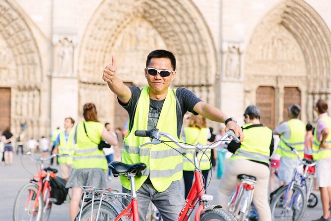 Paris Evening Snapshot Bike Tour - The first stretch: rolling out from the Eiffel Tower