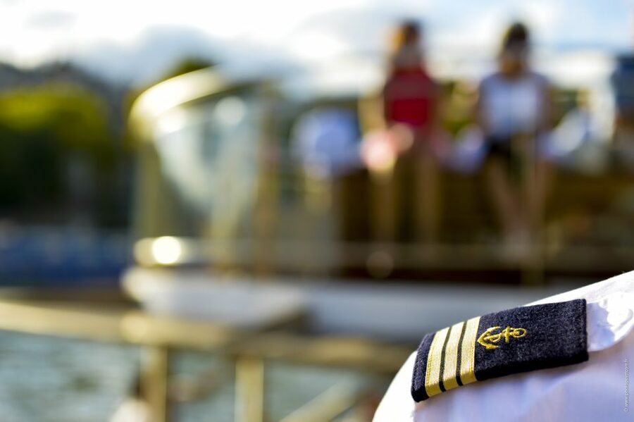 Paris: Family-Friendly River Seine Guided Cruise - Entering the Seine: why this cruise is a smart family move