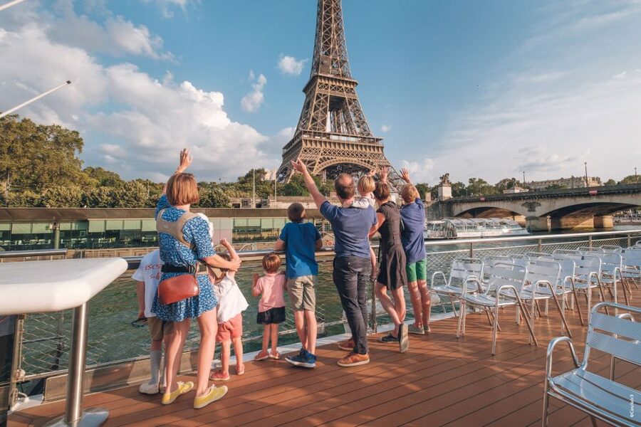 Paris: Family-Friendly River Seine Guided Cruise - How the kid-focused guide turns monuments into a game