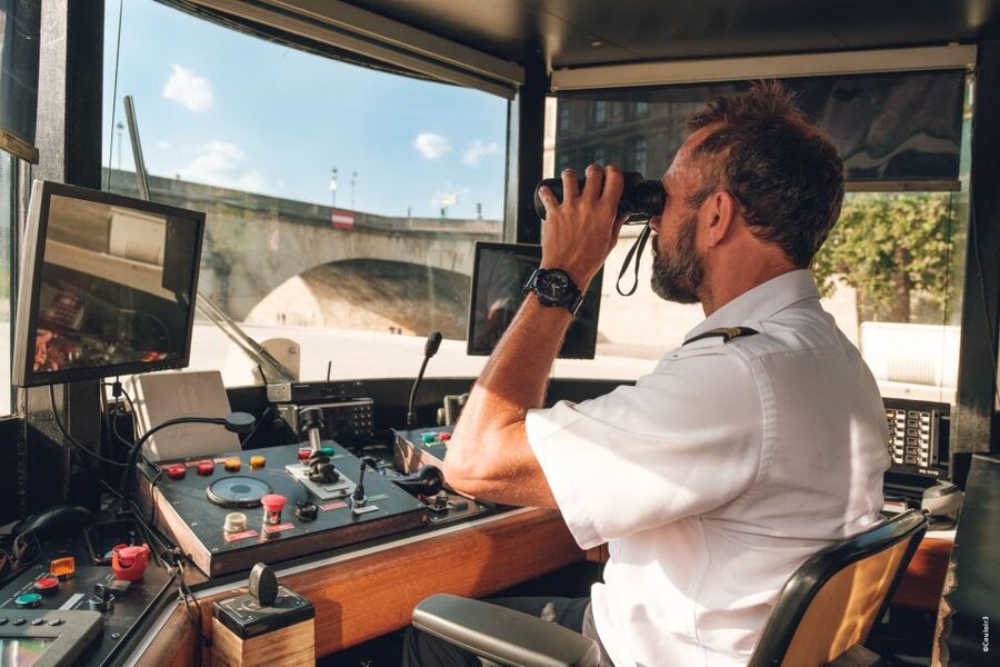Paris: Family-Friendly River Seine Guided Cruise - Onboard bar, crêpes, snacks, and the Captain’s diploma