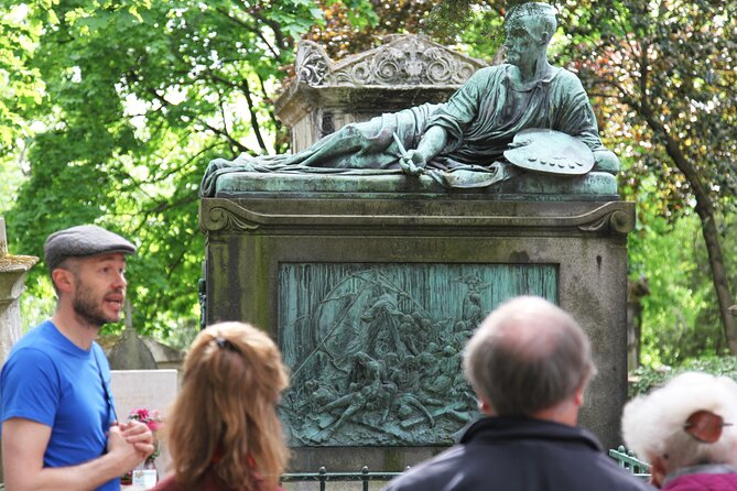 Paris: Famous Graves of Pere Lachaise Cemetery Guided Tour - Key points worth knowing before you go