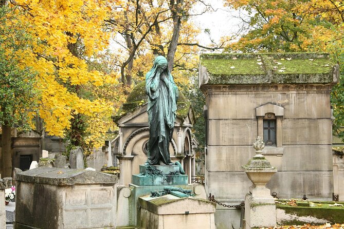 Paris: Famous Graves of Pere Lachaise Cemetery Guided Tour - The big celebrity graves: Jim Morrison, Oscar Wilde, Chopin, Edith Piaf