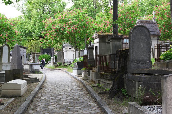 Paris: Famous Graves of Pere Lachaise Cemetery Guided Tour - English-only guidance in a small group (and why your guide style matters)