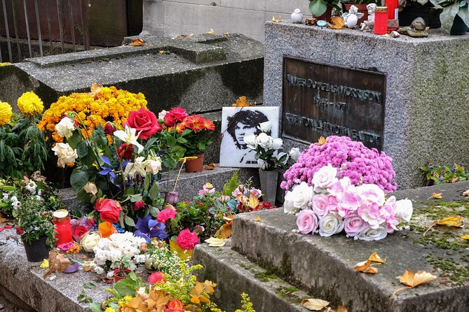 Paris: Famous Graves of Pere Lachaise Cemetery Guided Tour - Price and value: why $18.14 can be a smart trade for your time