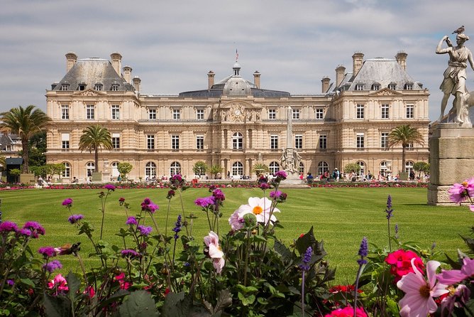 Paris First Time Private Tour with Notre Dame, Montmartre & Arc de Triomphe - Walking, transport, and why the metro ride can change your day
