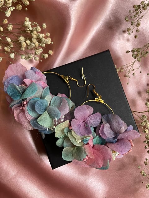 Paris: Floral Earrings workshop - A calm creative break in Paris, built for small groups