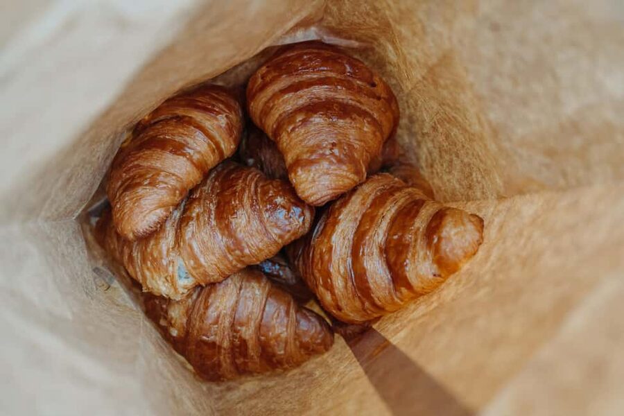 Paris: Food and Wine Tasting Walking Tour in Le Marais - Chocolatier Energy at Jean-Paul Hevin