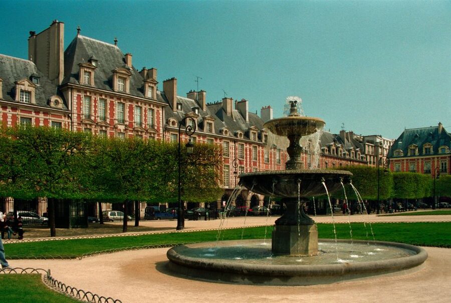 Paris: French Revolution Walking Tour - Where You Start: Fontaine au Sphinx on Place du Châtelet