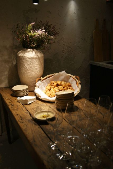 Paris : French wine tasting in Montmartre - Whites first: how to taste Burgundy, Loire, and the basic mechanics